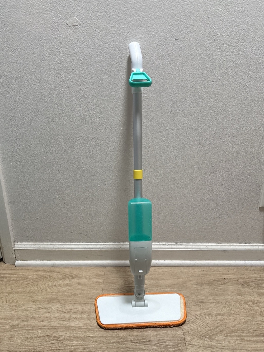 Lovevery Squeeze & Spray Mop